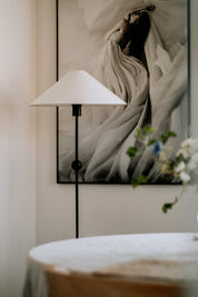 Golvlampa Astrid Svart