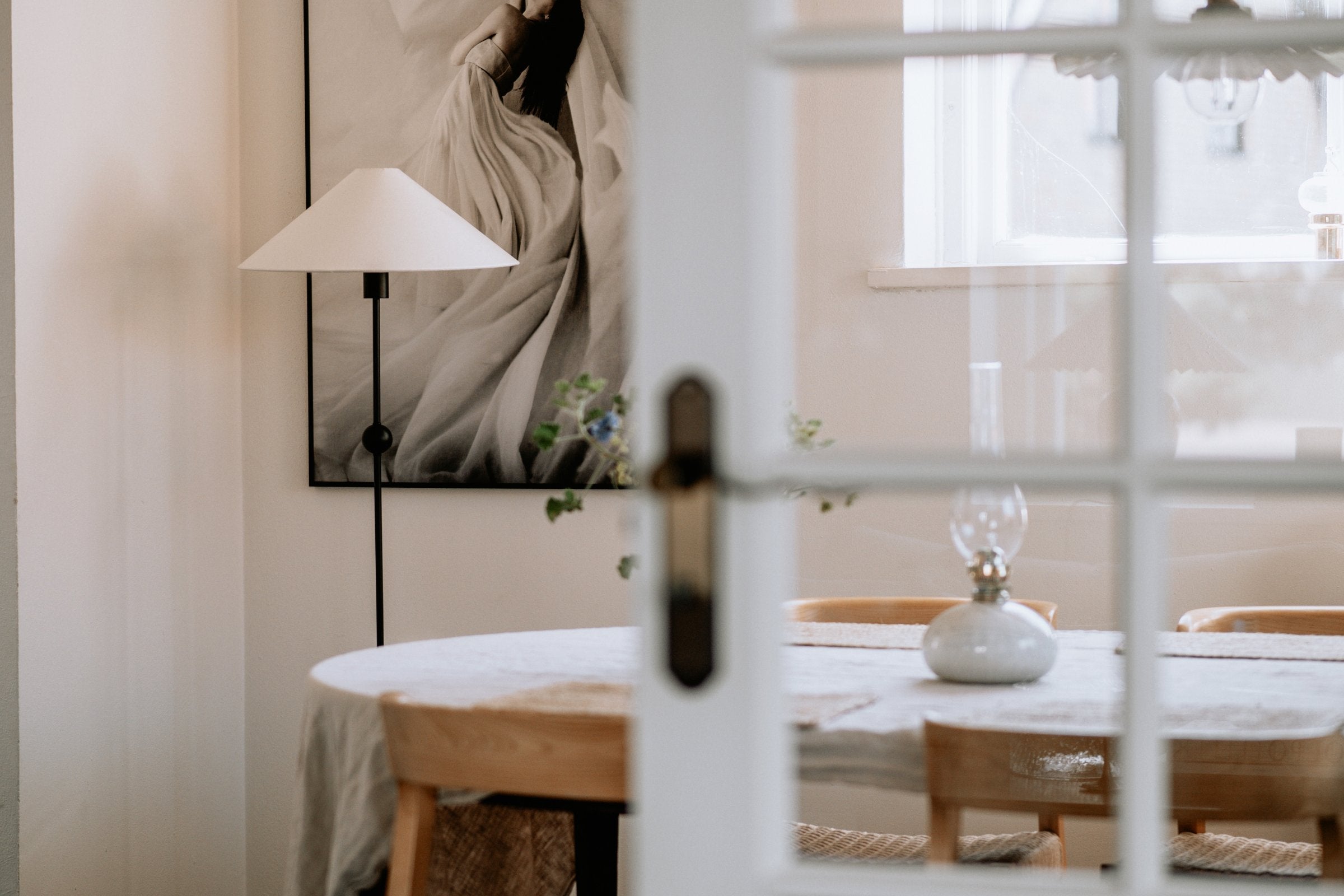 Golvlampa Astrid Svart