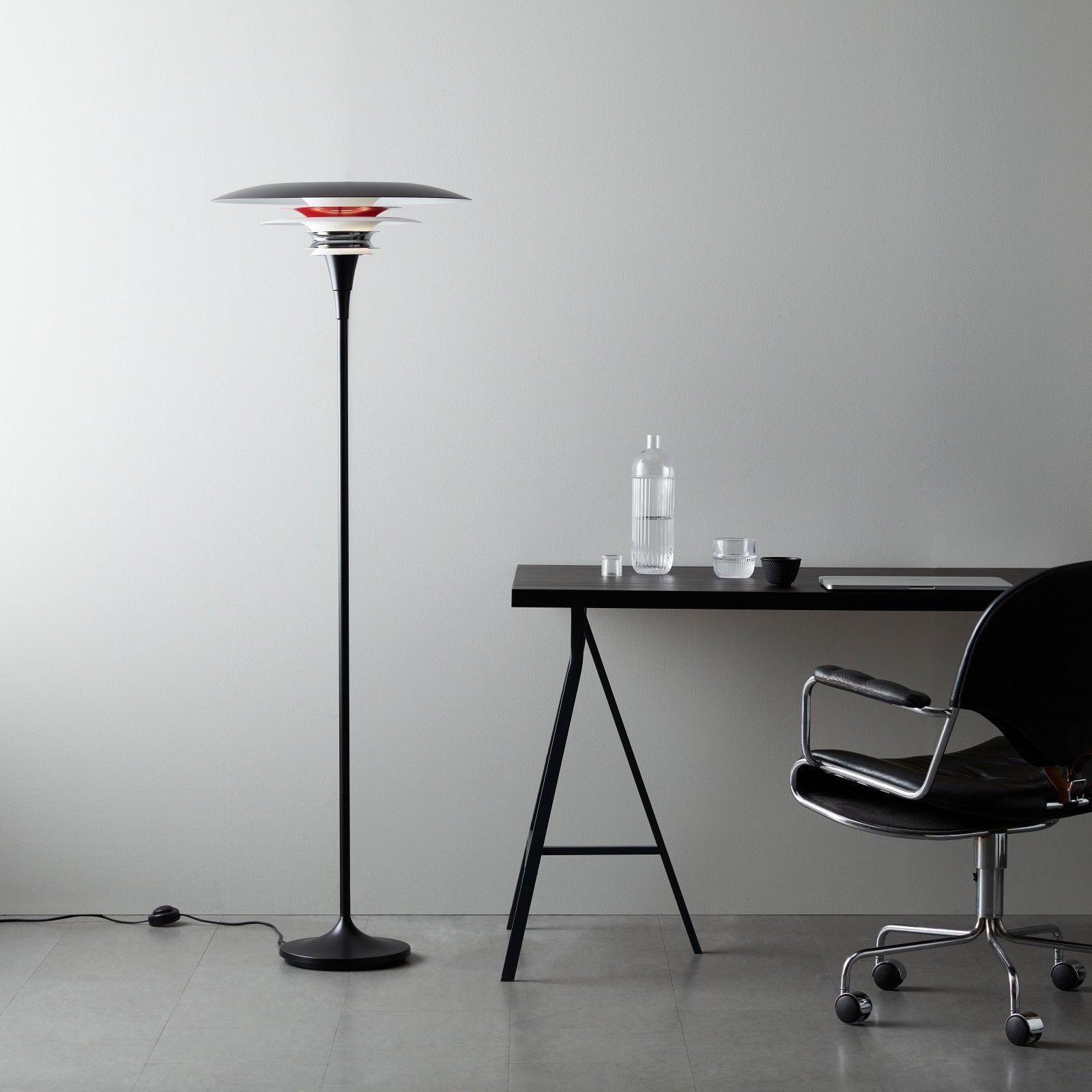 Belid Golvlampa Diablo Ø50 mattsvart/blankröd - Azalea Home