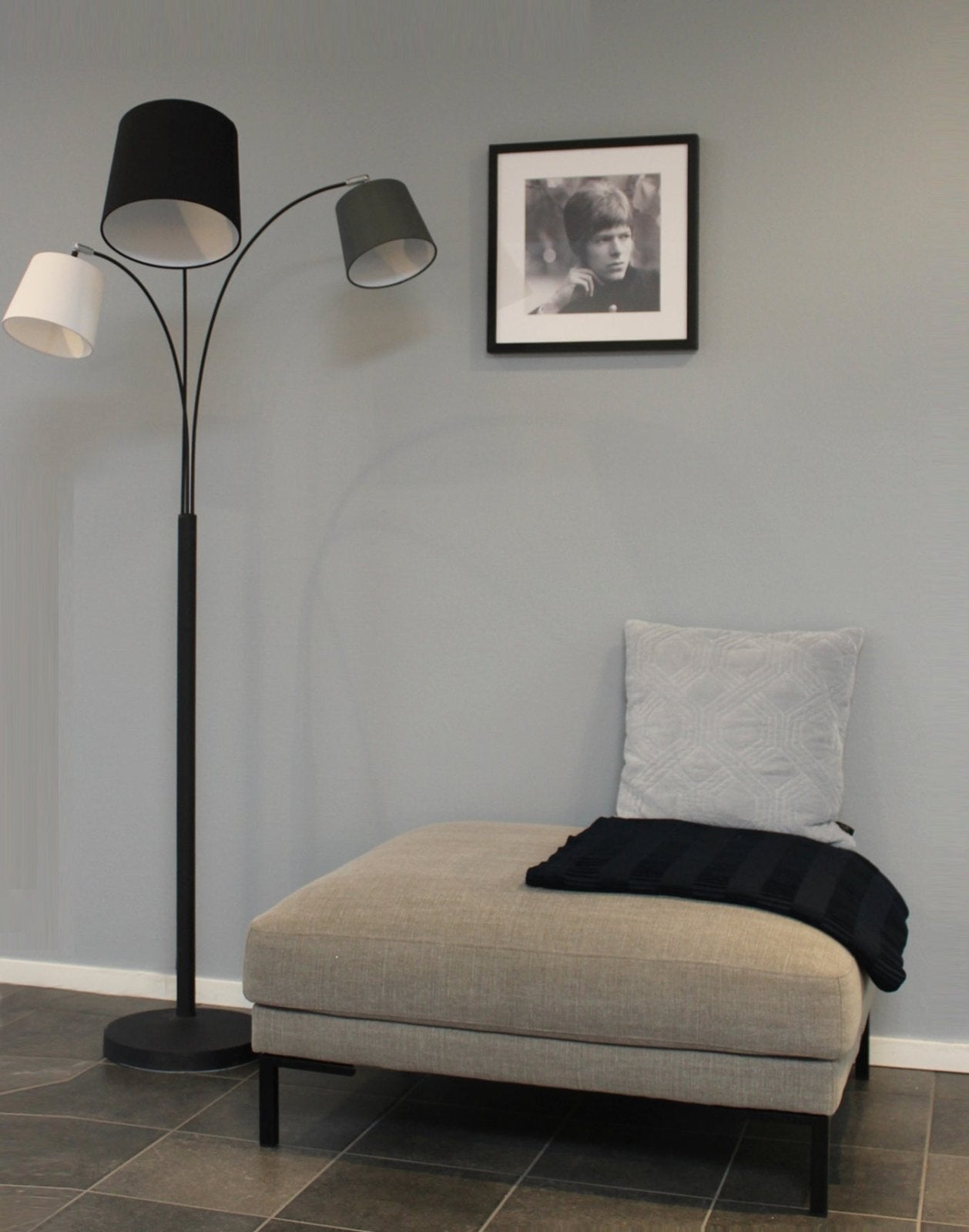 By Rydéns Foggy golvlampa 3 - låg sandsvart - Azalea Home