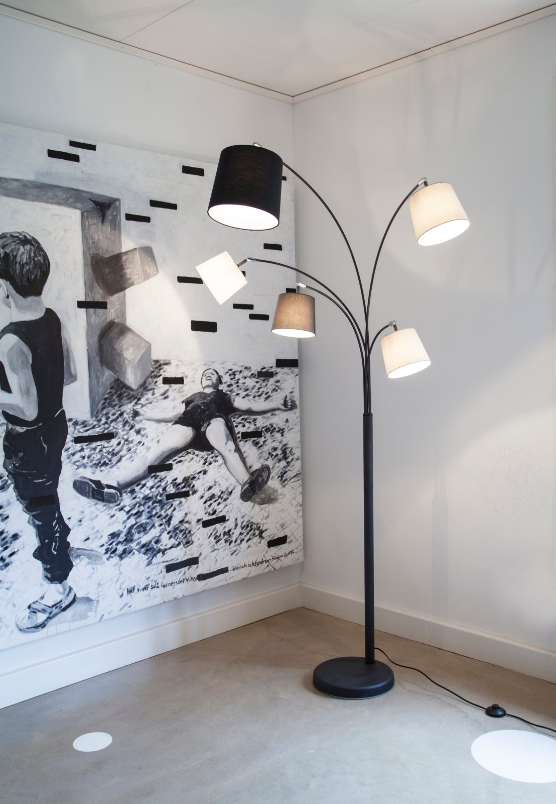 By Rydéns Foggy golvlampa 5 - låg sandsvart - Azalea Home