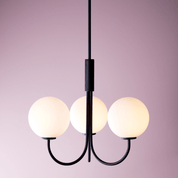 Herstal Krona Ballon svart/opal glas - Azalea Home