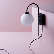 Herstal Vägglampa Ballon svart/opal glas - Azalea Home