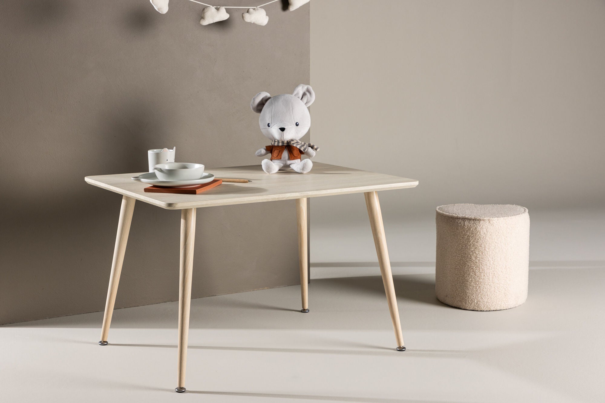 Sanne Barnbord, Vit