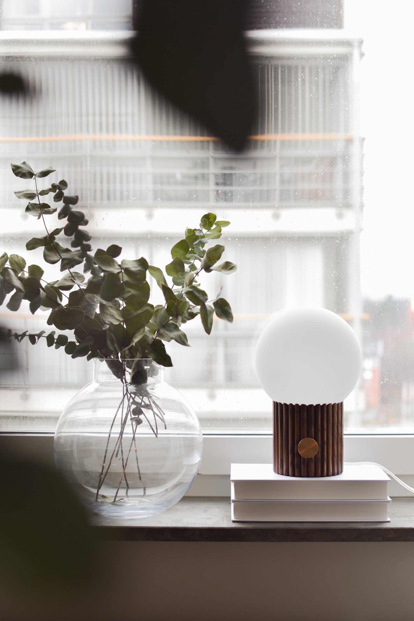 Bordslampa Hubble 15 Valnöt
