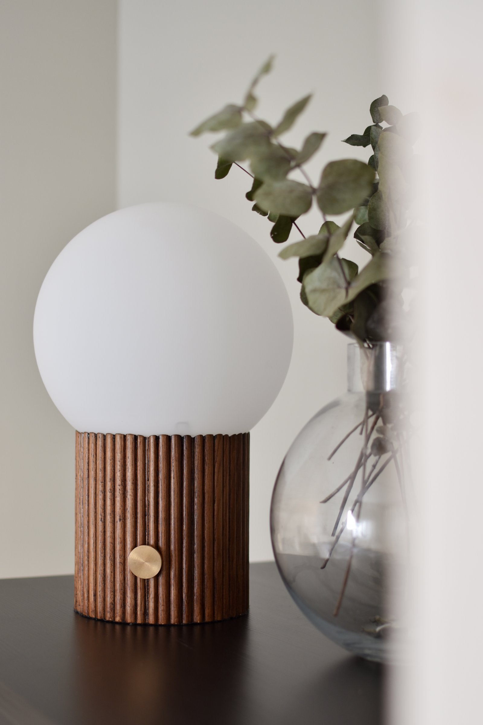 Bordslampa Hubble 22 Valnöt