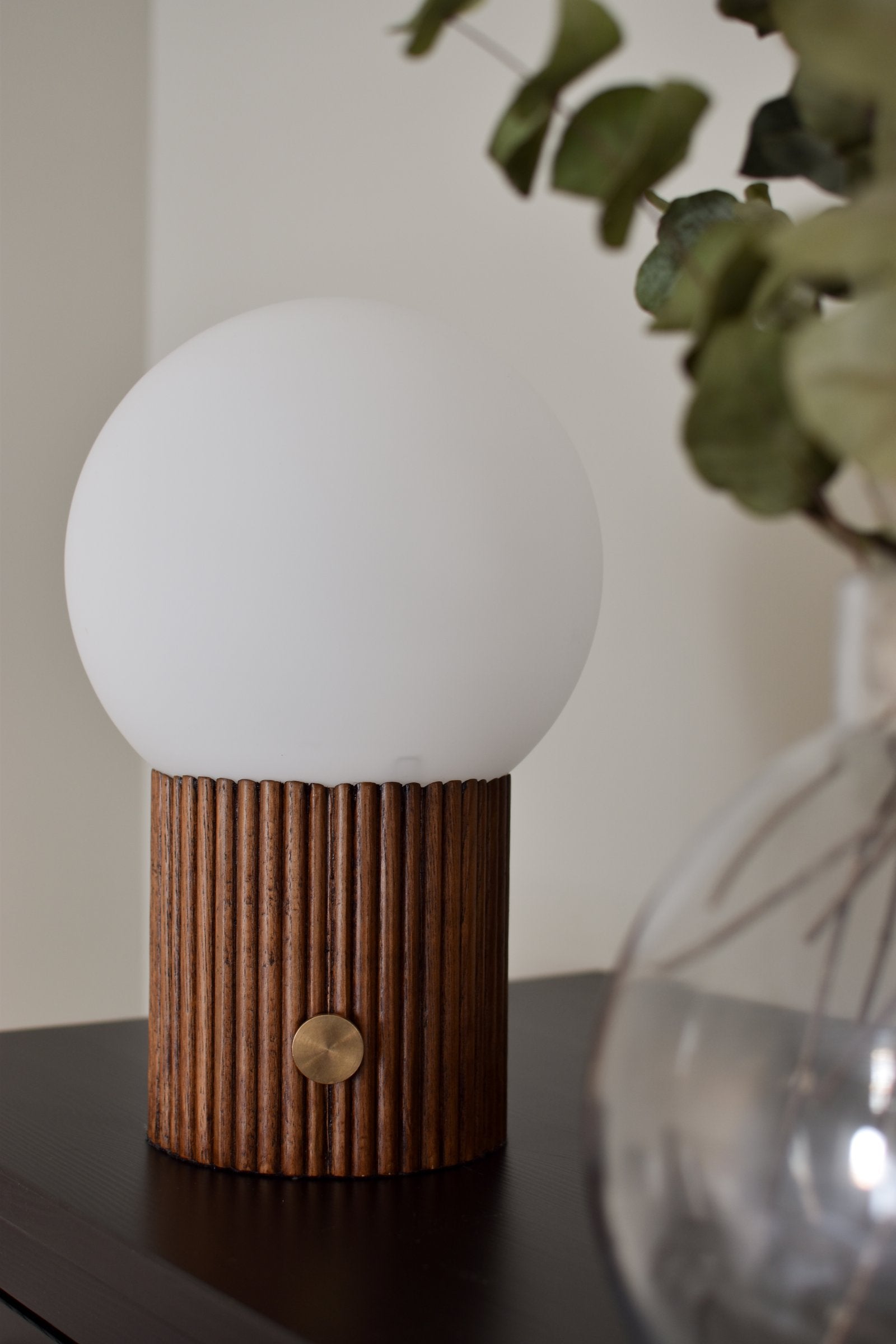 Bordslampa Hubble 22 Valnöt