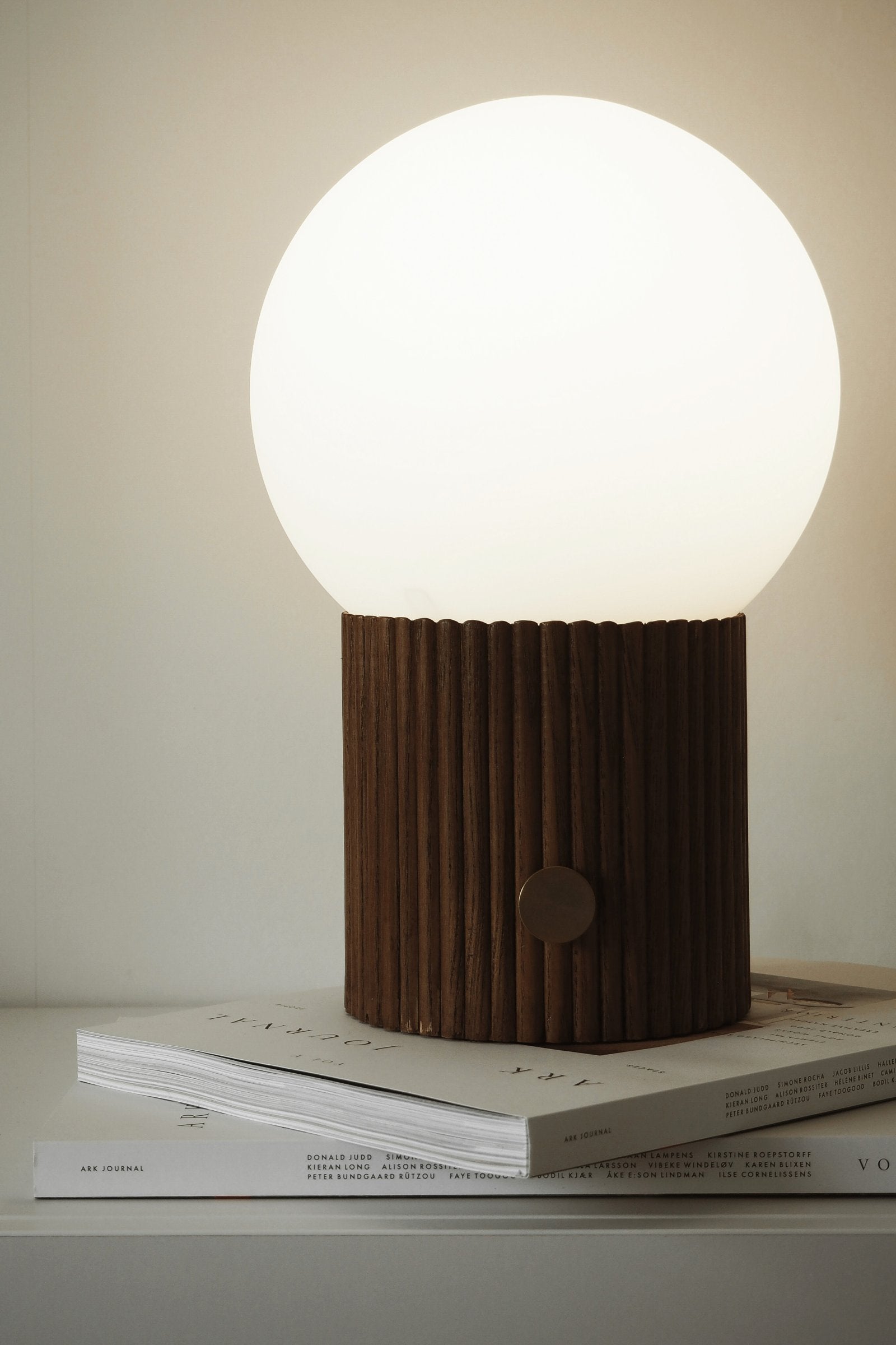Bordslampa Hubble 22 Valnöt