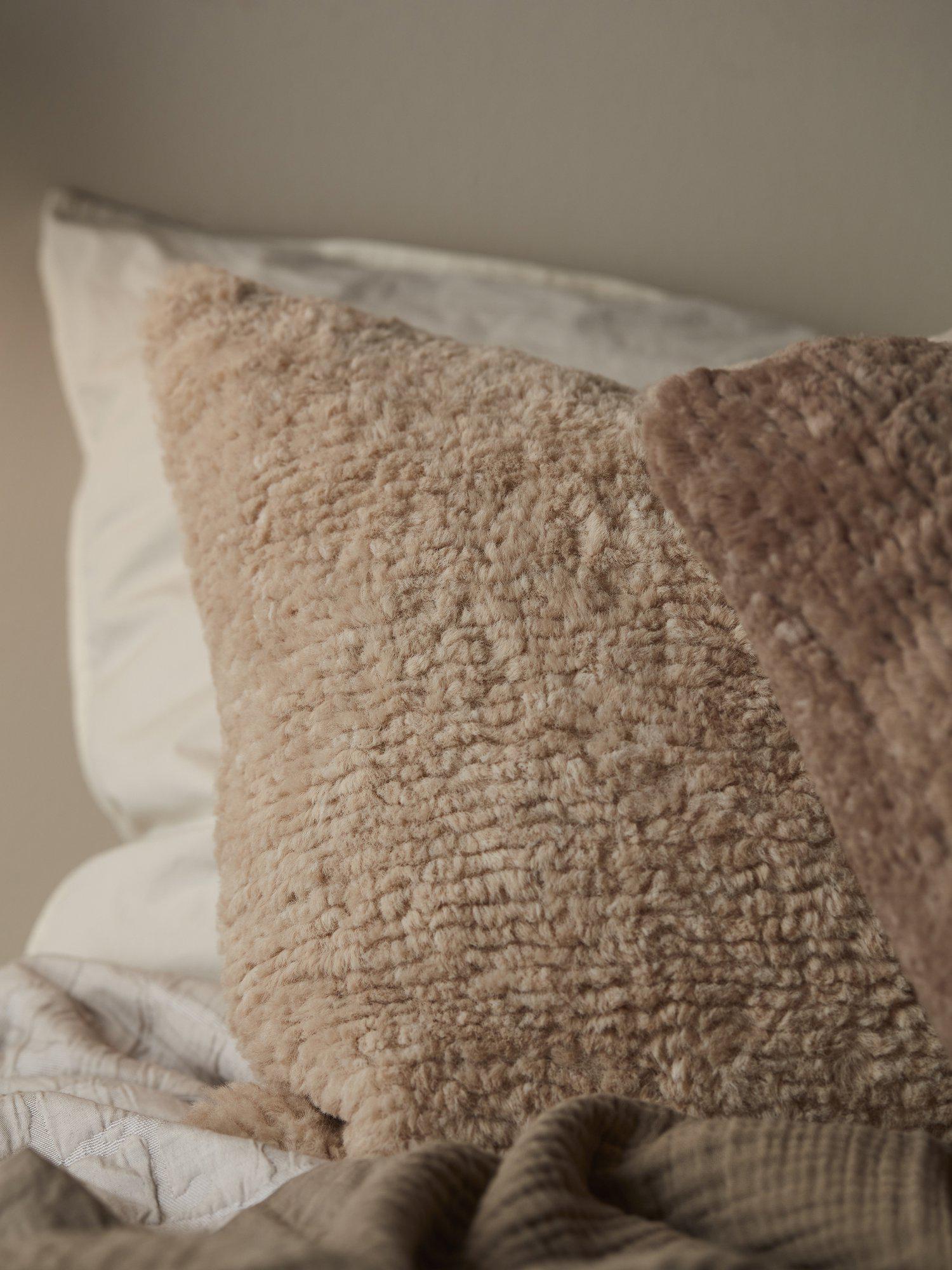 Dolly Kuddfodral Nougat 45x45cm