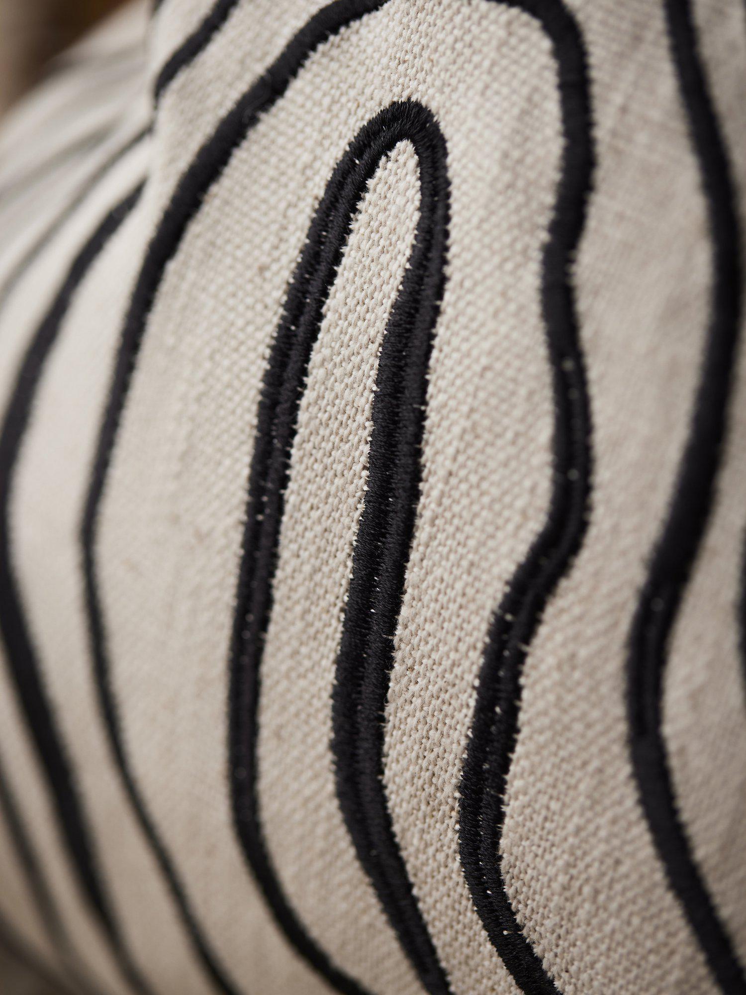 Curve Kuddfodral Svart/vit 45x45cm