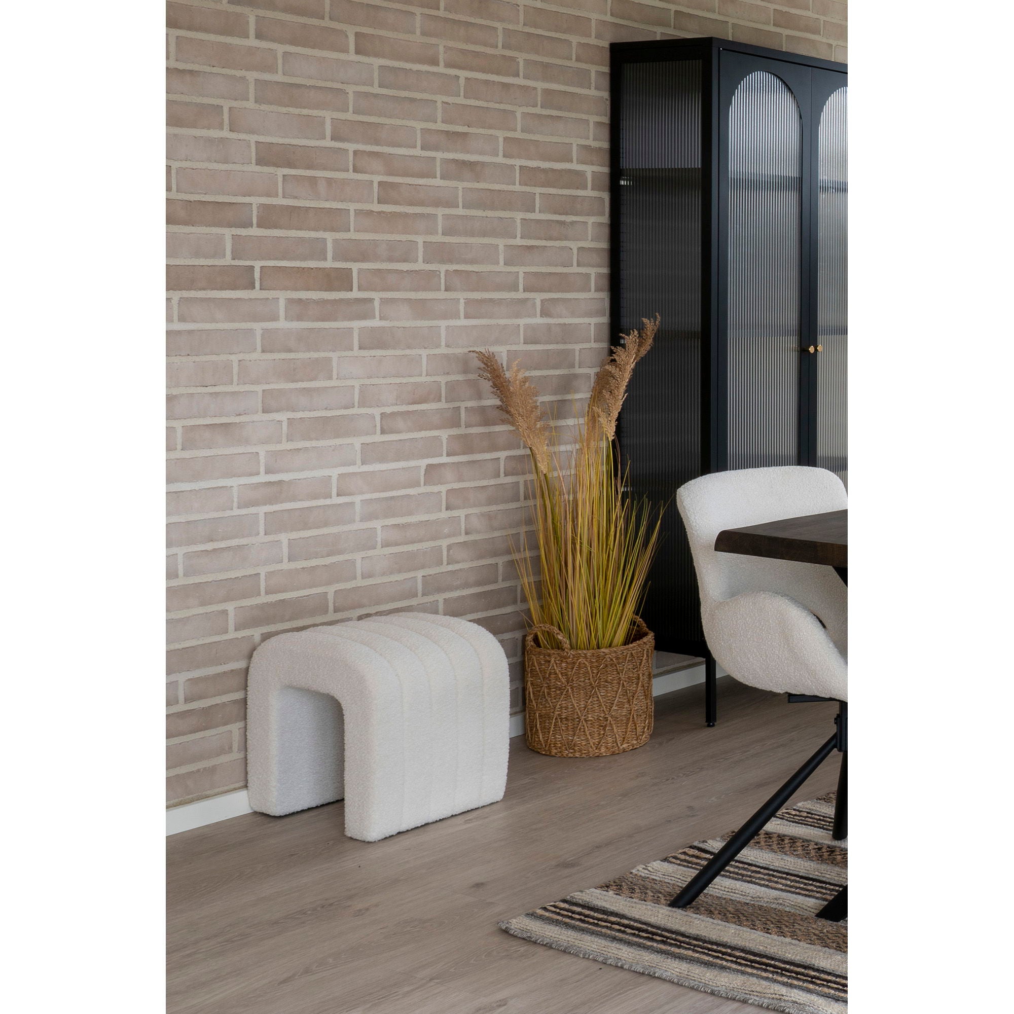 Colma Sittpuff, Vit