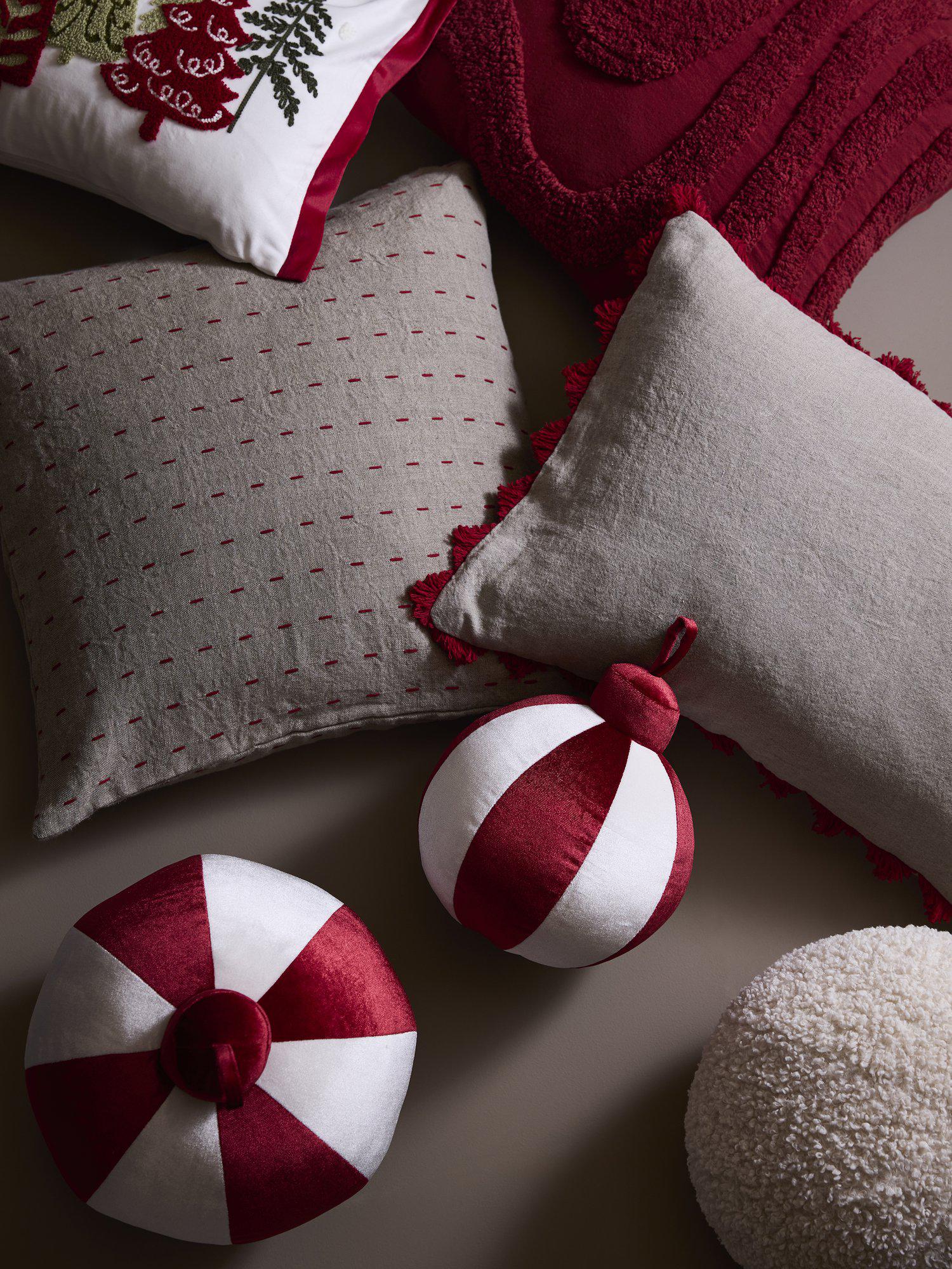 Harriet Kuddfodral Röd 50x50cm