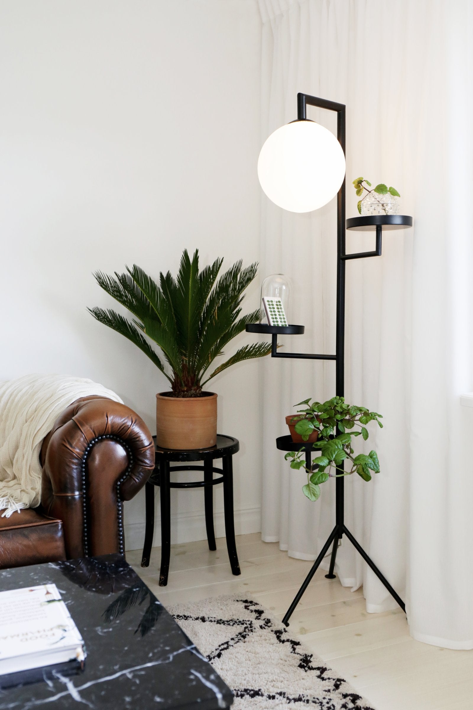 Golvlampa Astoria Svart