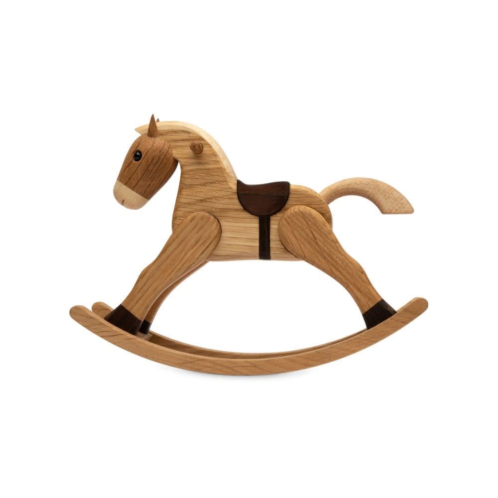 2094FSC_The_Rocking_Horse_Tr_C3_A4dekoration_135_cm_Spring_Copenhagen_01_202307121215081000_d8ee33c6-bdb9-4c4b-90b3-e70cb09d3507.jpg