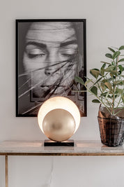 Bordslampa Orbit Mässing