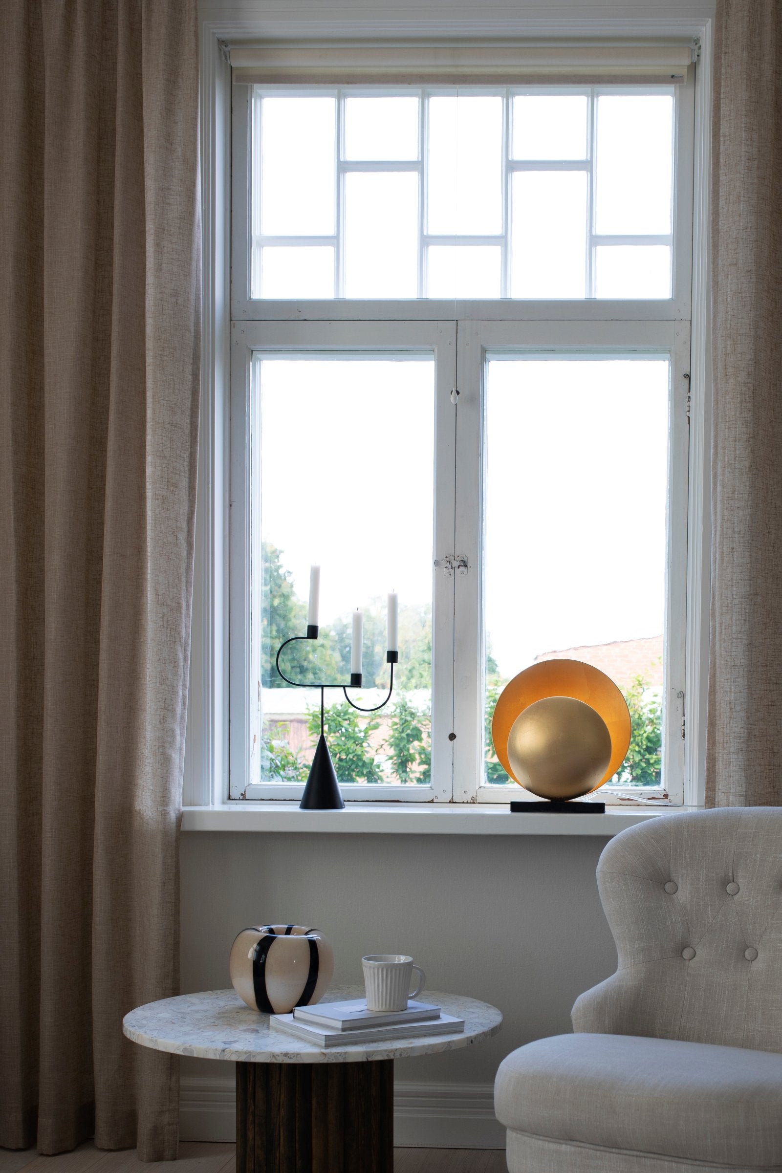 Bordslampa Orbit Mässing