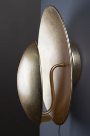 Vägglampa Orbit Mässing