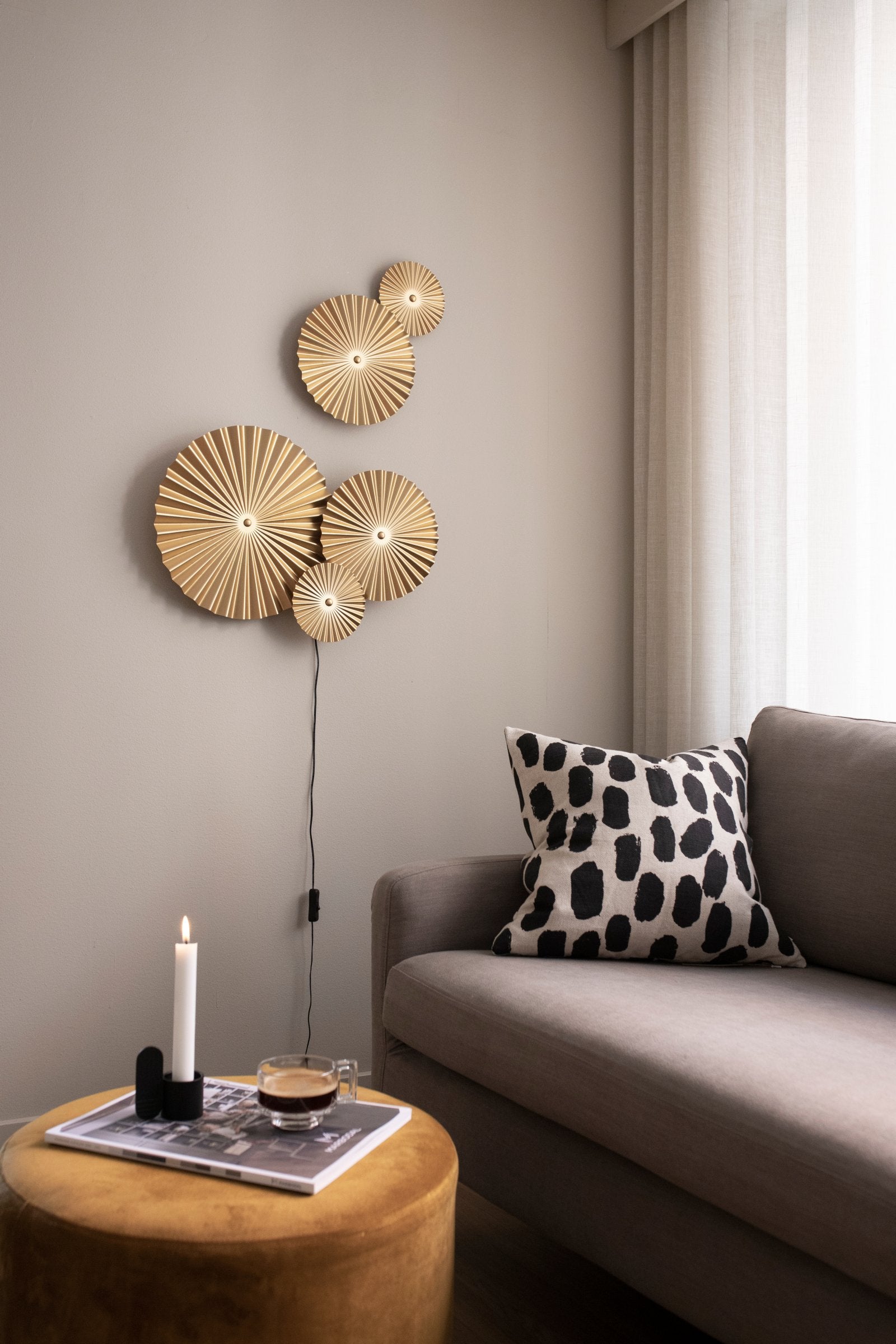 Vägglampa Omega Guld
