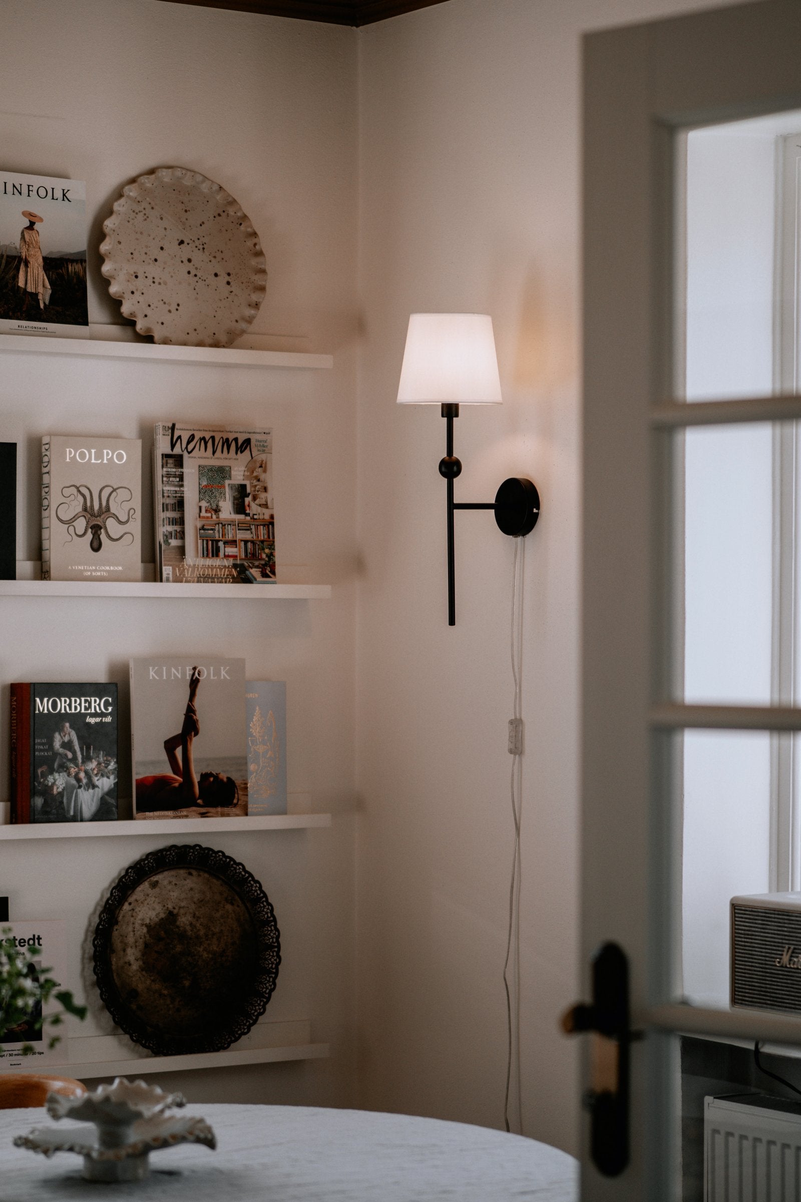 Vägglampa Astrid Svart