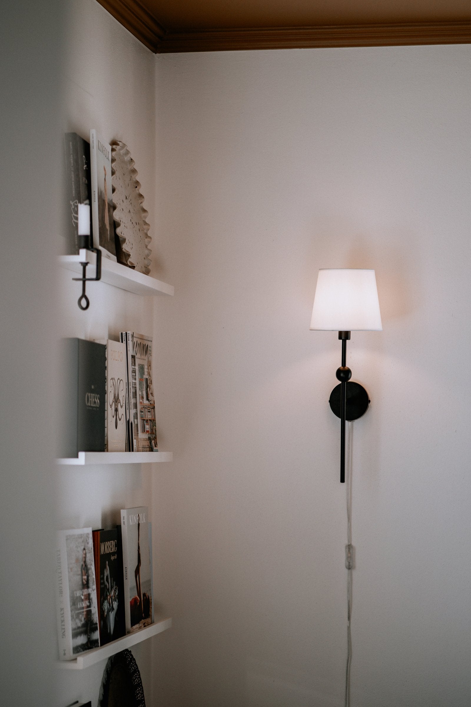 Vägglampa Astrid Svart