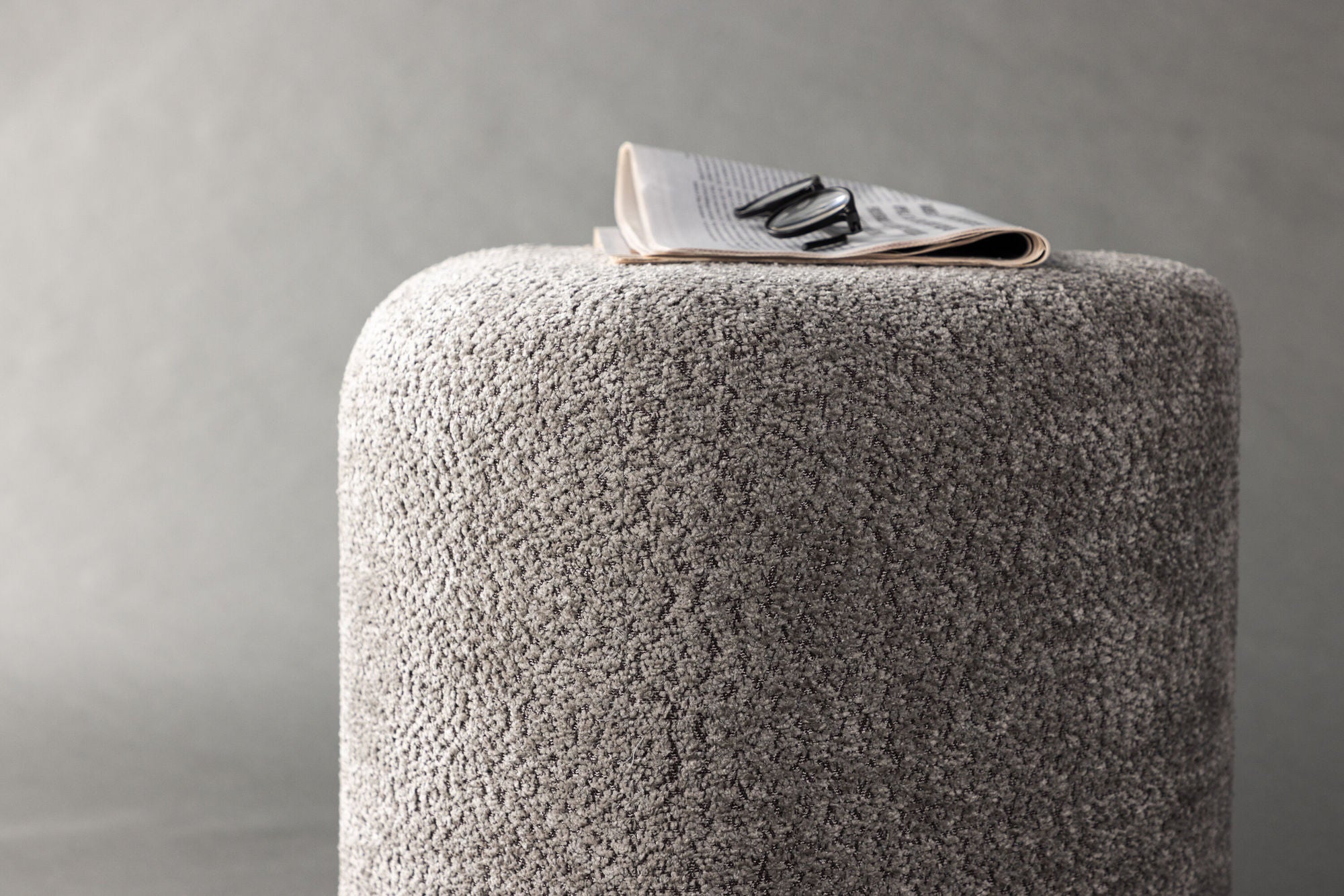 Peg Sittpuff Bouclé, Grå
