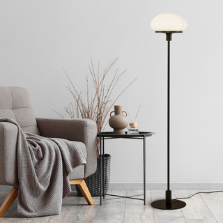 NEW AUGUST golvlampa, svart
