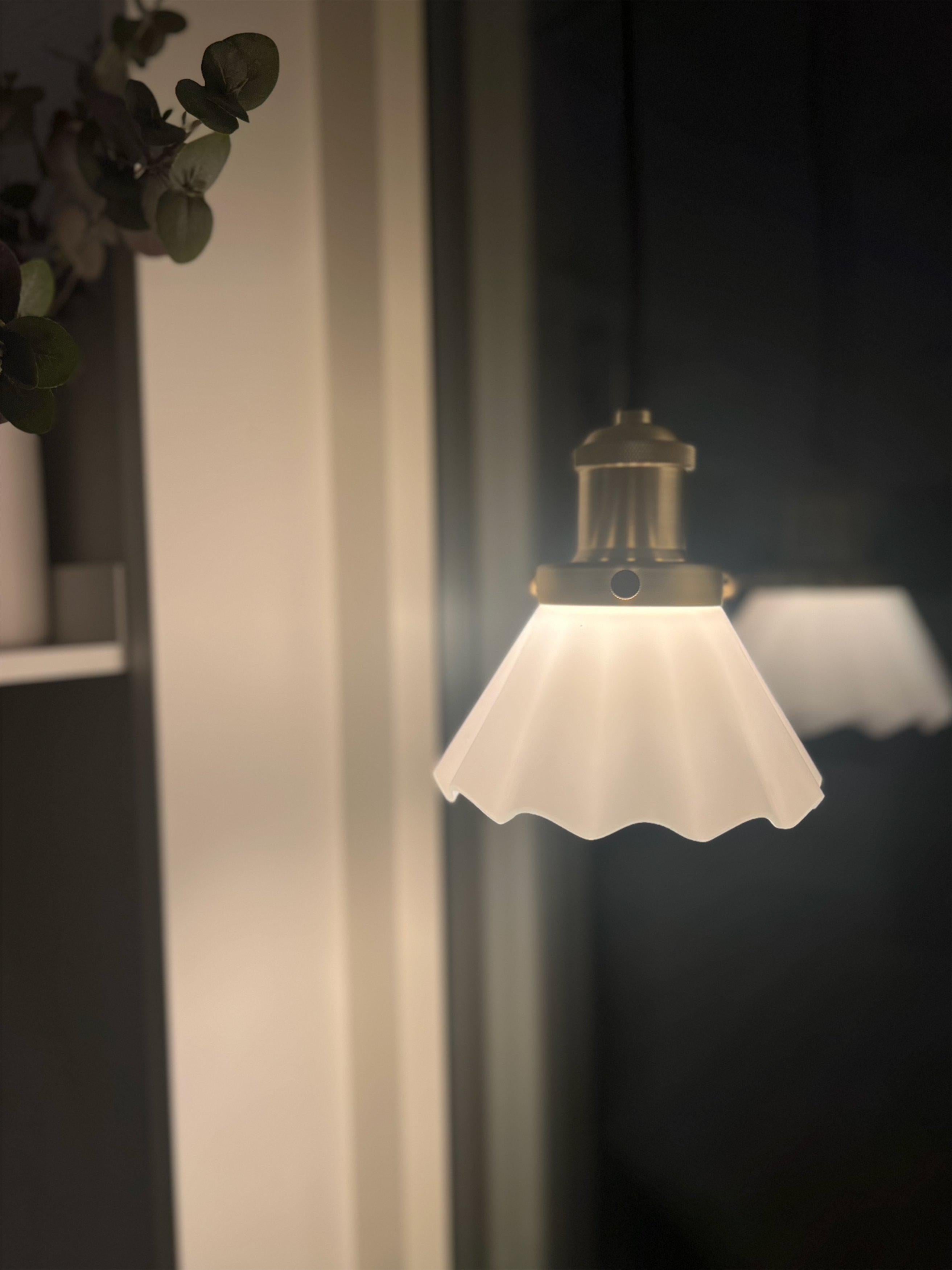 August Fönsterlampa Opal veckad 15cm