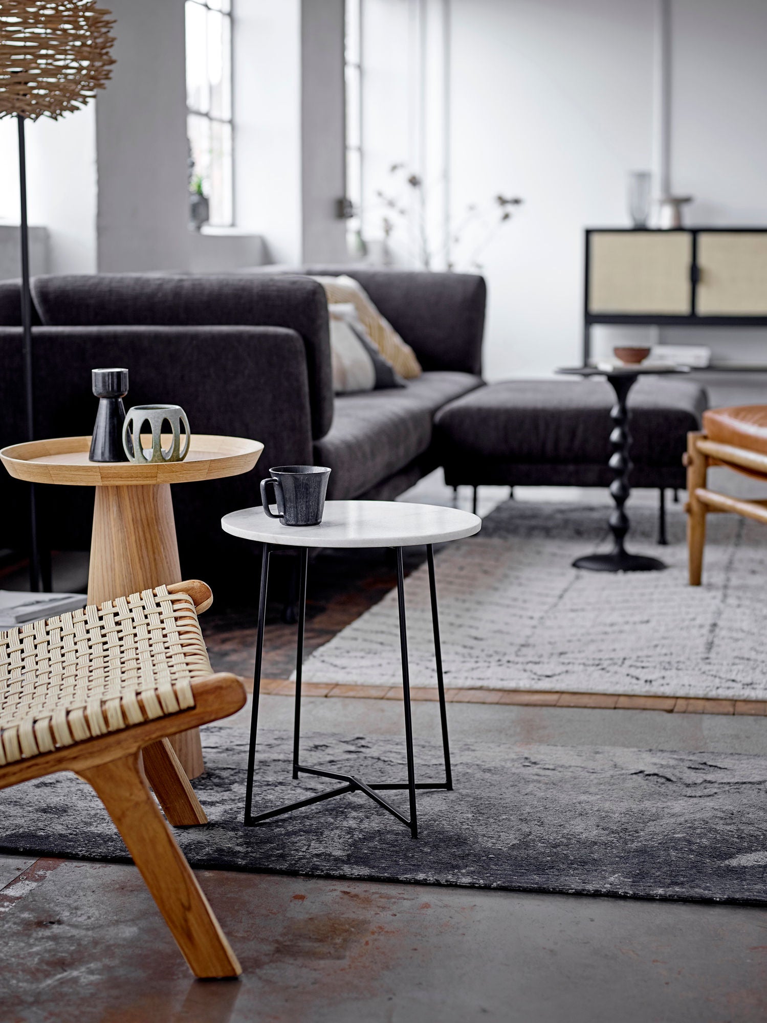 Anka Sidobord, Svart