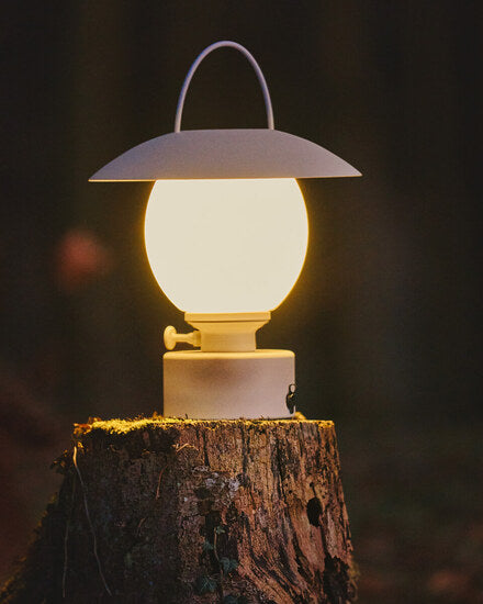 Castro bordslampa sandbeige USB IP44