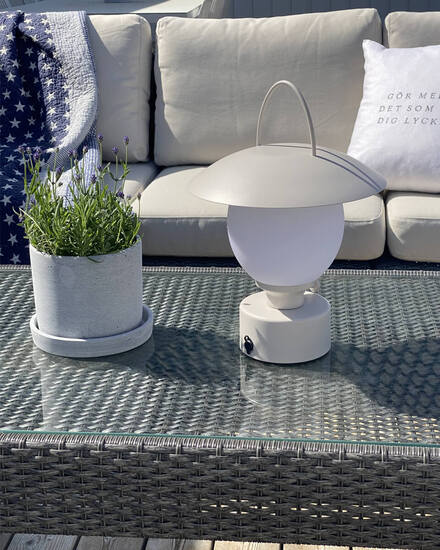 Castro bordslampa sandbeige USB IP44