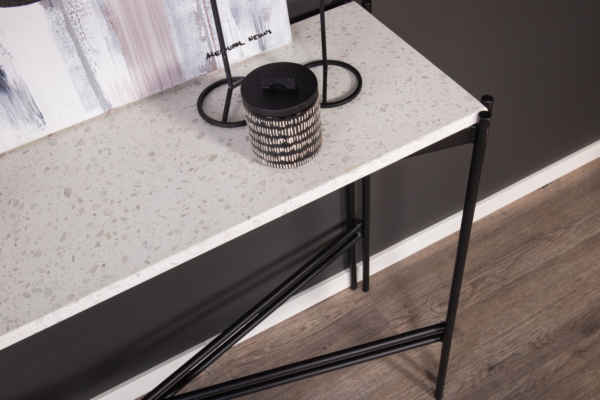 Naemi Sidobord Terrazzo, Vit