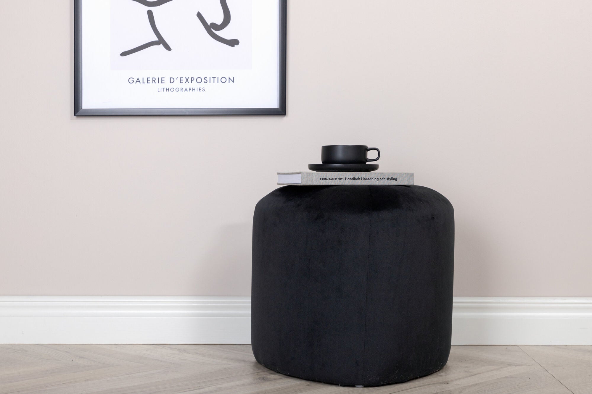 Peg Sittpuff Sammet, Svart