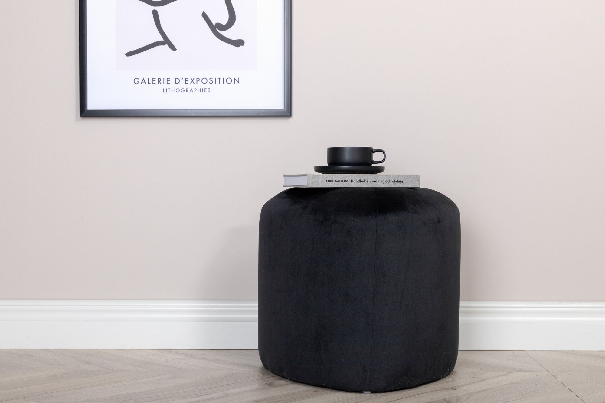 Peg Sittpuff Sammet, Svart