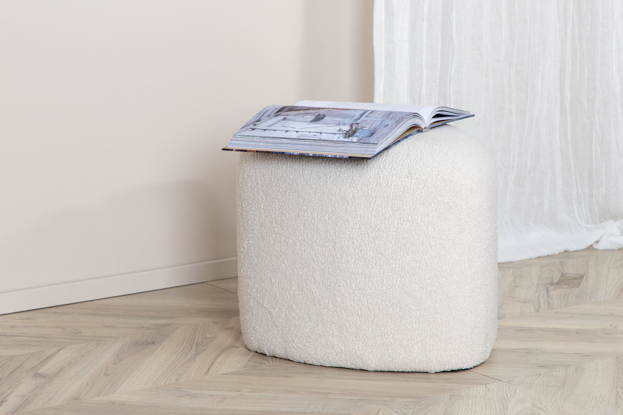 Peg Sittpuff Teddy, Offwhite