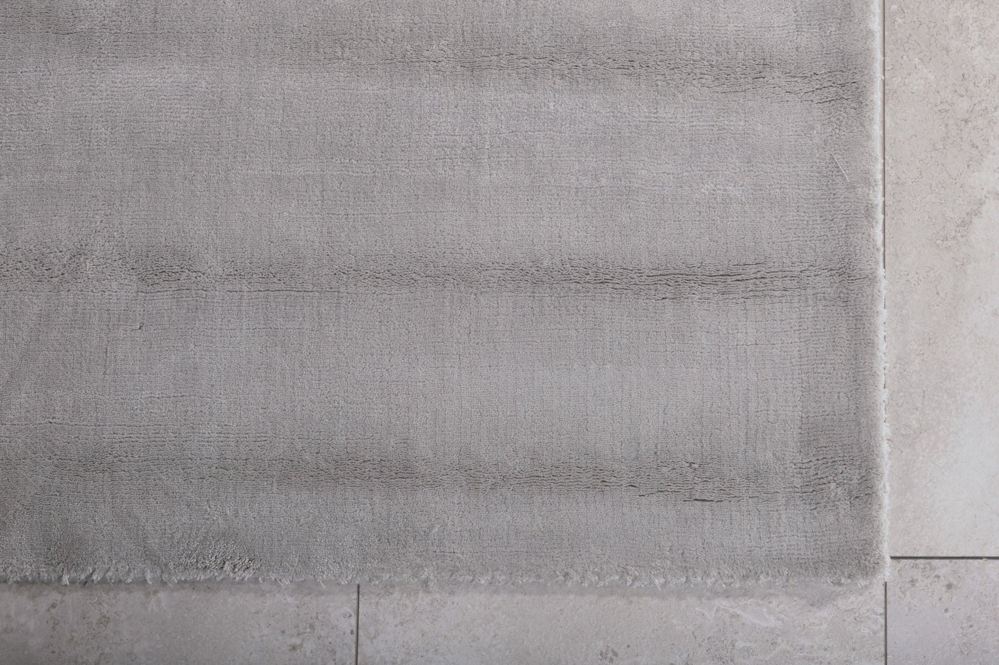 Indra Viskosmatta, 170x240cm, Silver