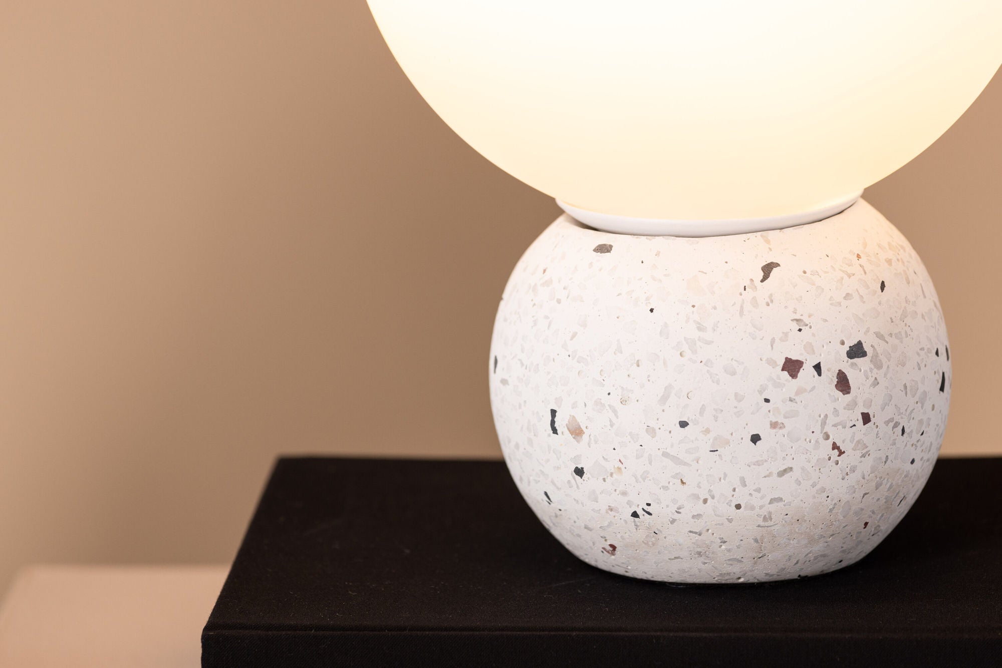 Terrazzo Bordslampa, Vit