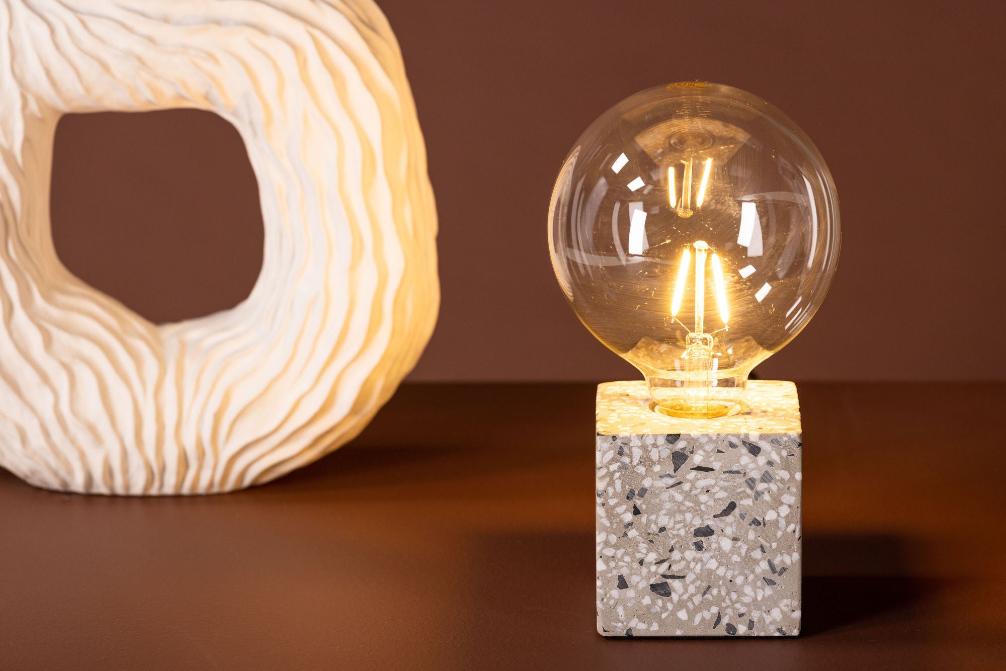 Terrazzo Bordslampa, Vit
