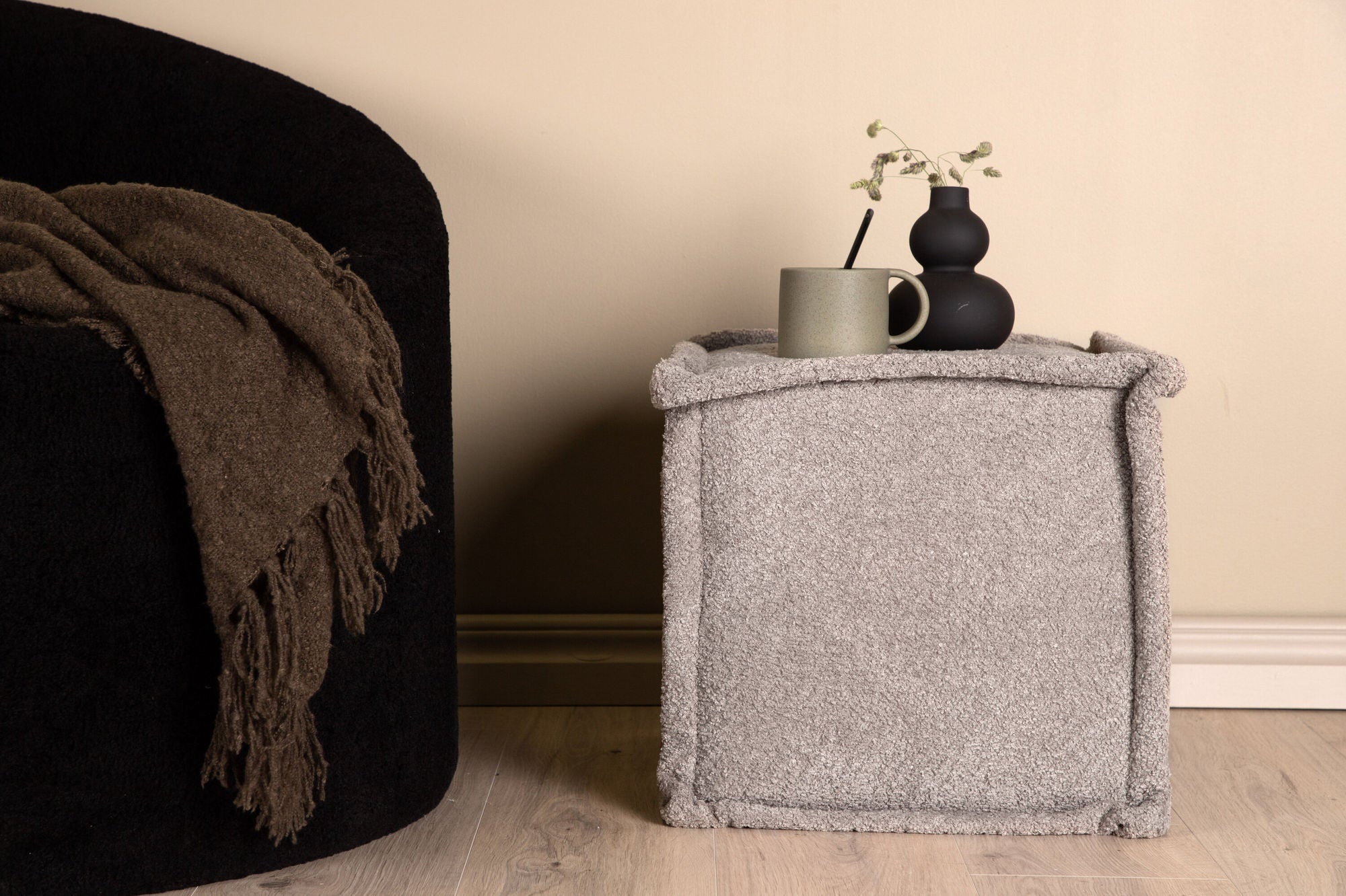 Coralie Sittpuff Bouclé, Grå