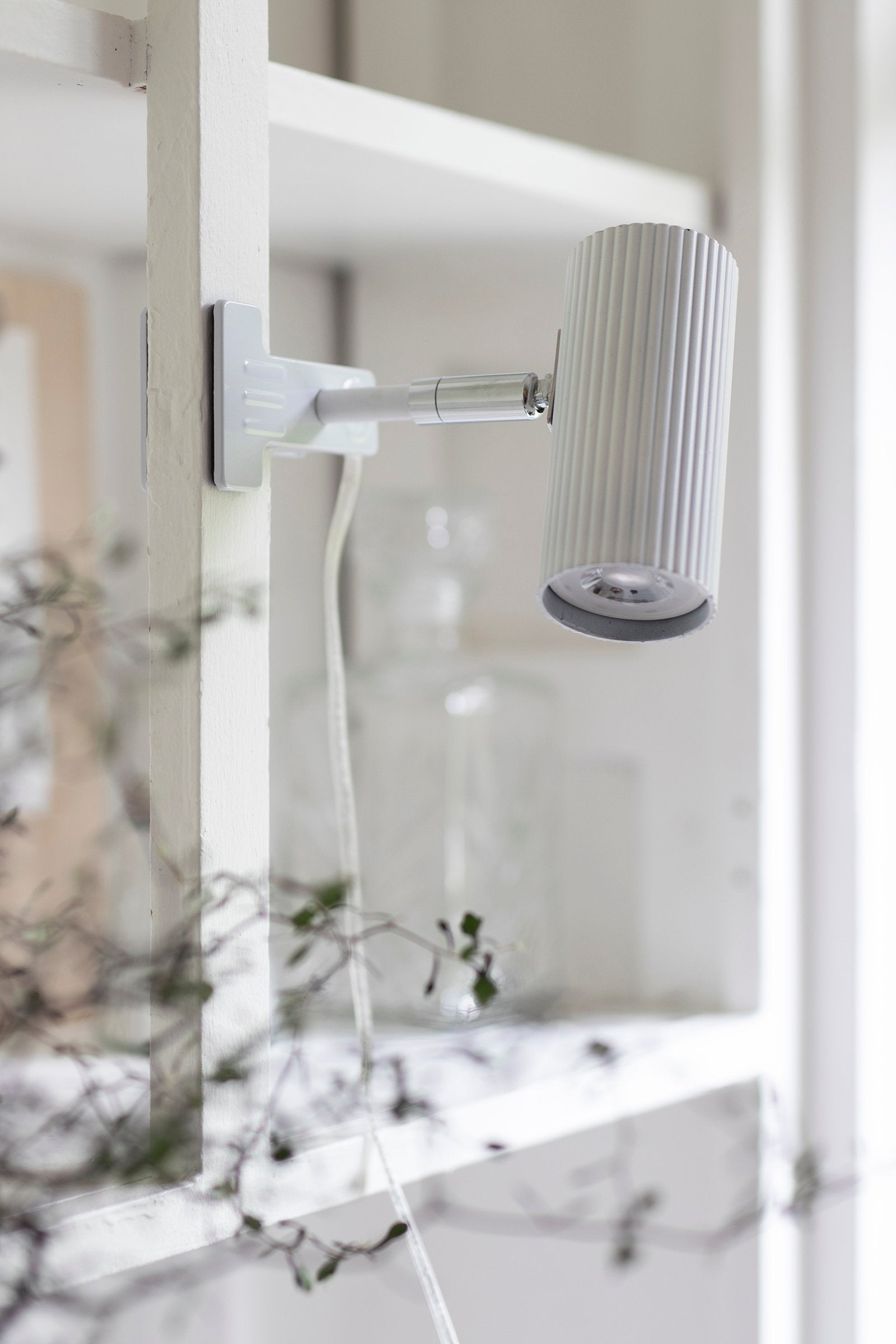 Vägglampa/Klämspot Hubble Vit