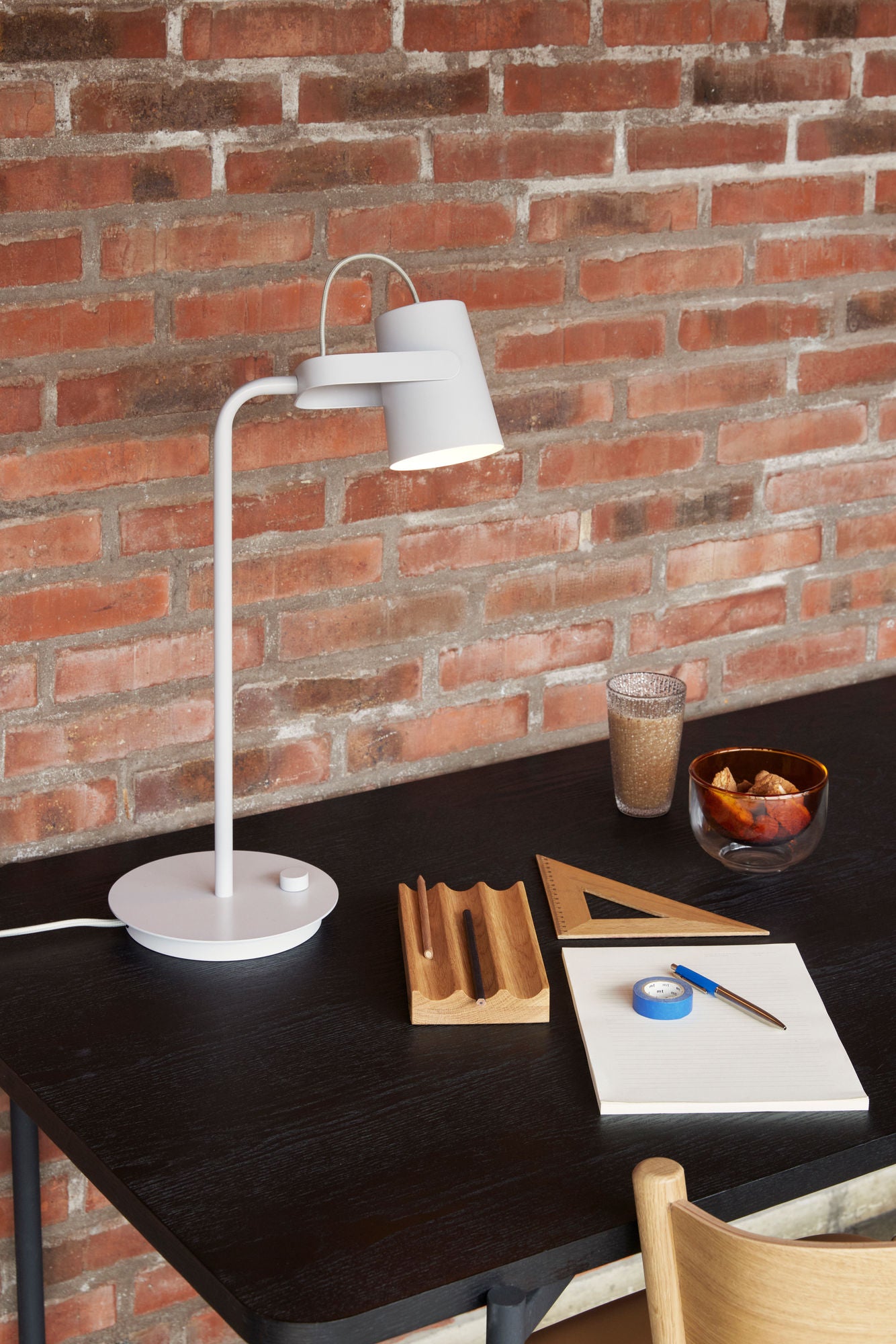 Ardent Bordslampa, Grå