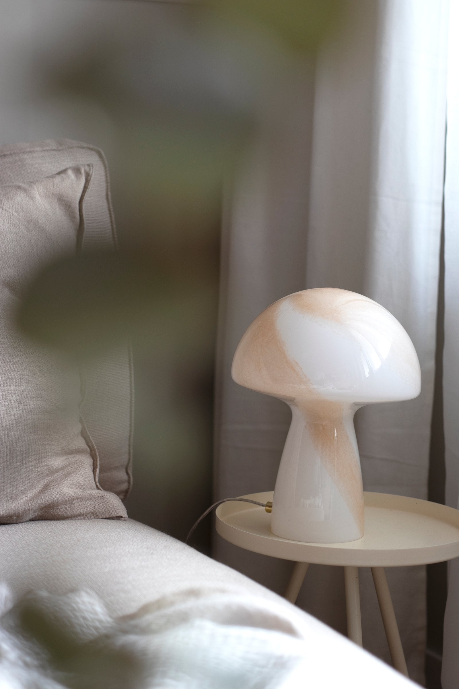 Bordslampa Fungo Swirl 16 Beige