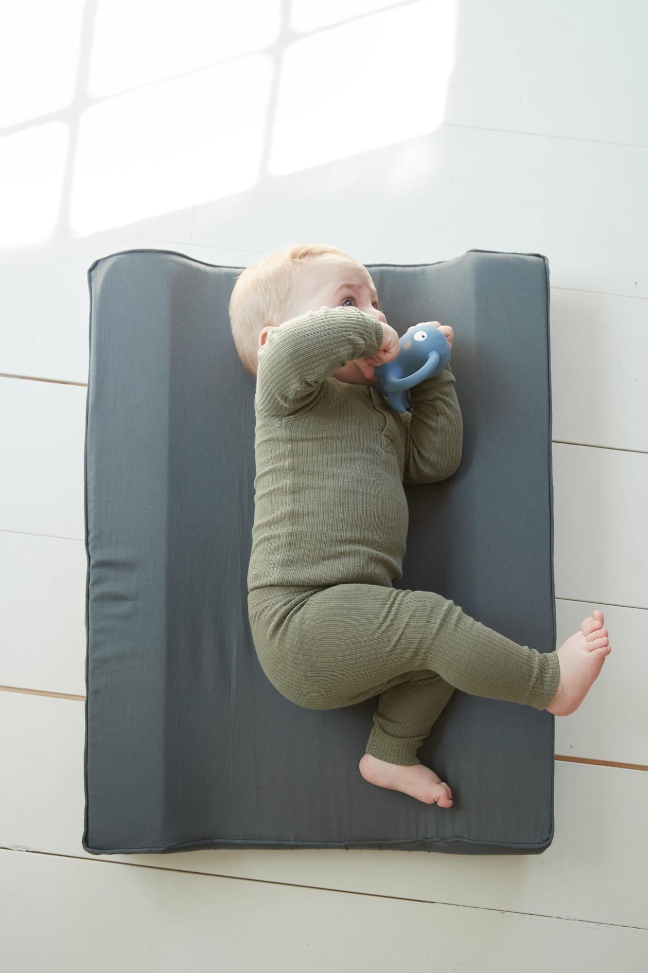 Skötbädd, Stone grey