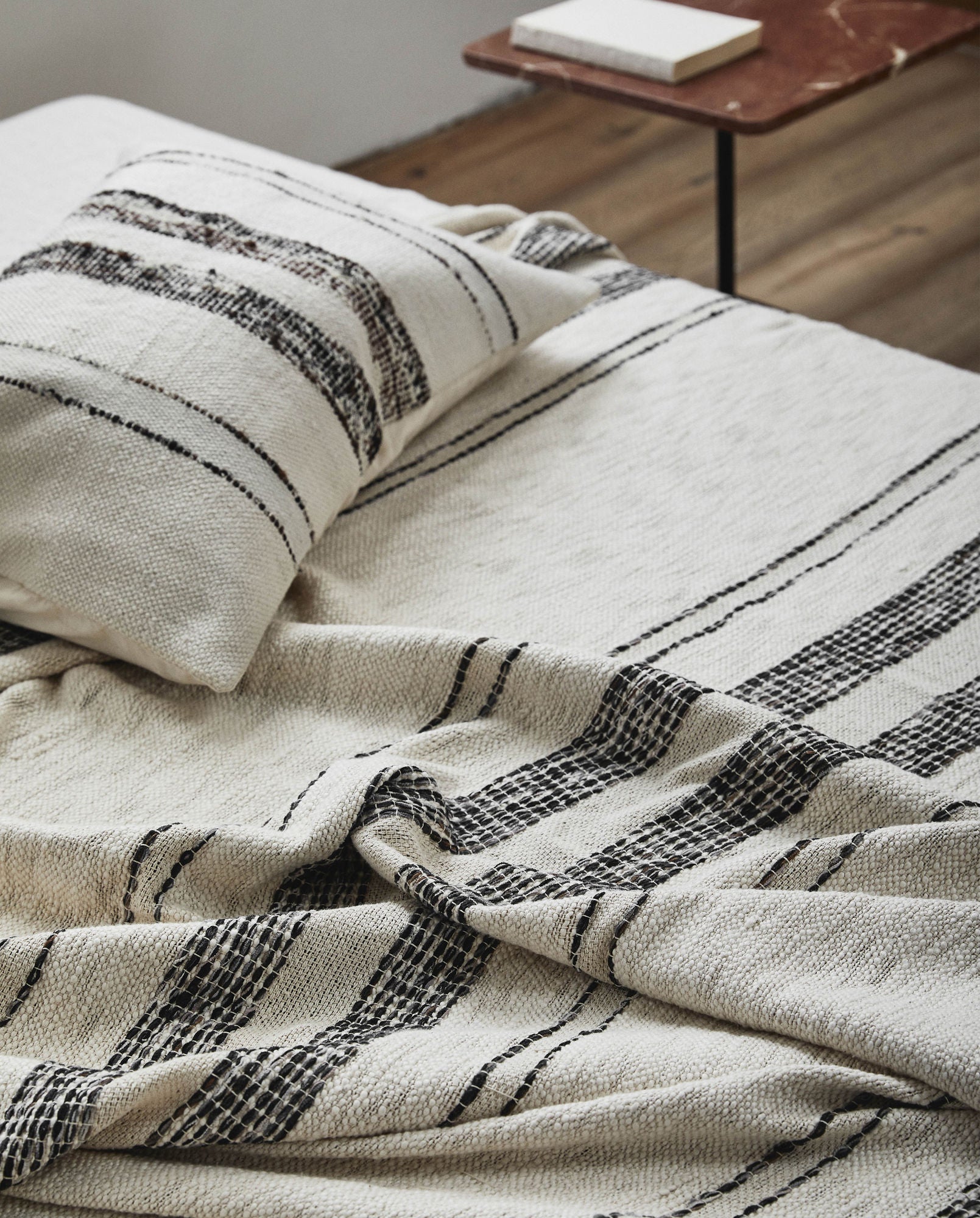 VESPER Sängöverkast Off white, 270x270cm