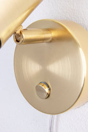 Vägglampa Clark 1 Borstad Mässing