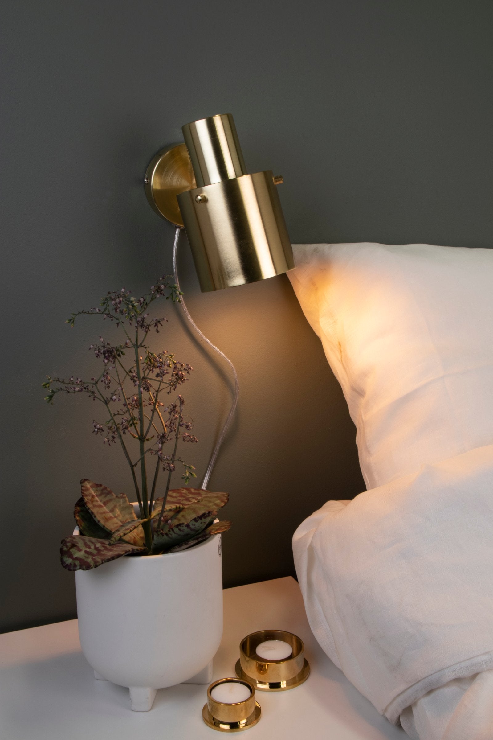 Vägglampa Clark 1 Borstad Mässing