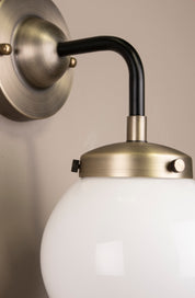 Vägglampa Alley 1 IP44 Antikmässing/Vit