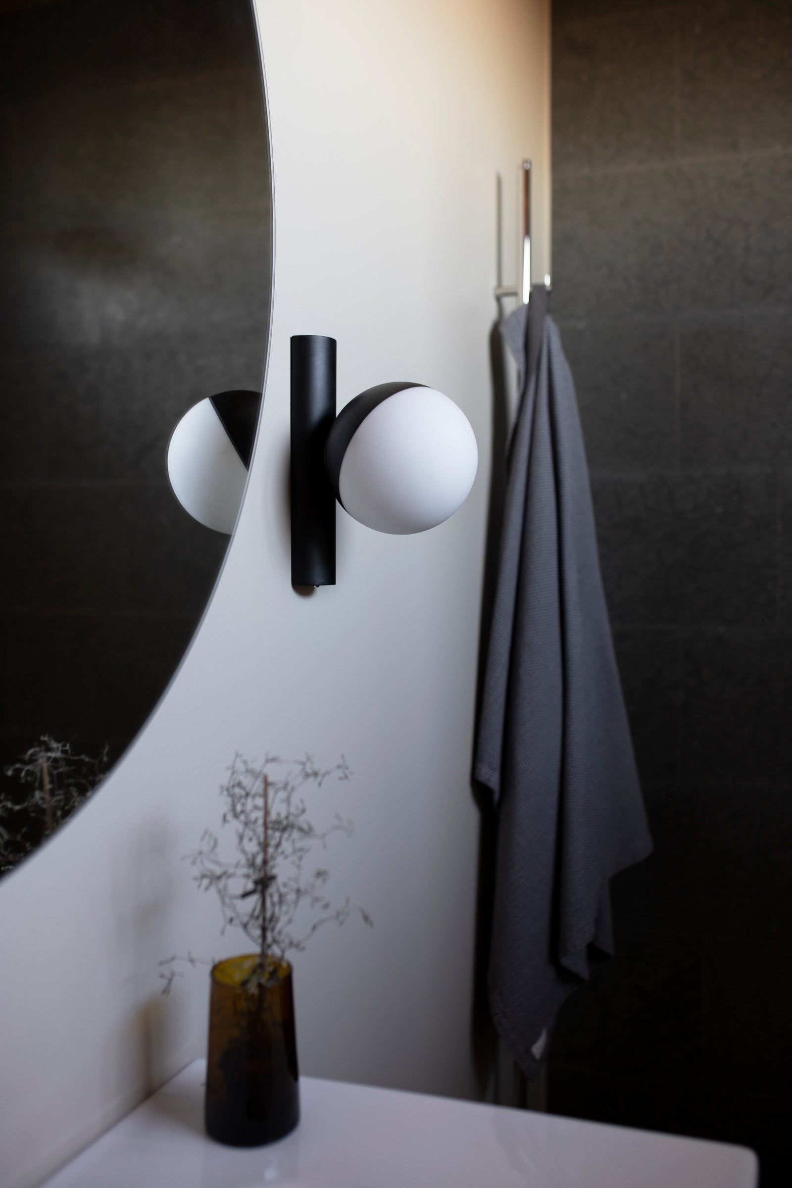 Vägglampa Contur 15 IP44 Svart/Vit