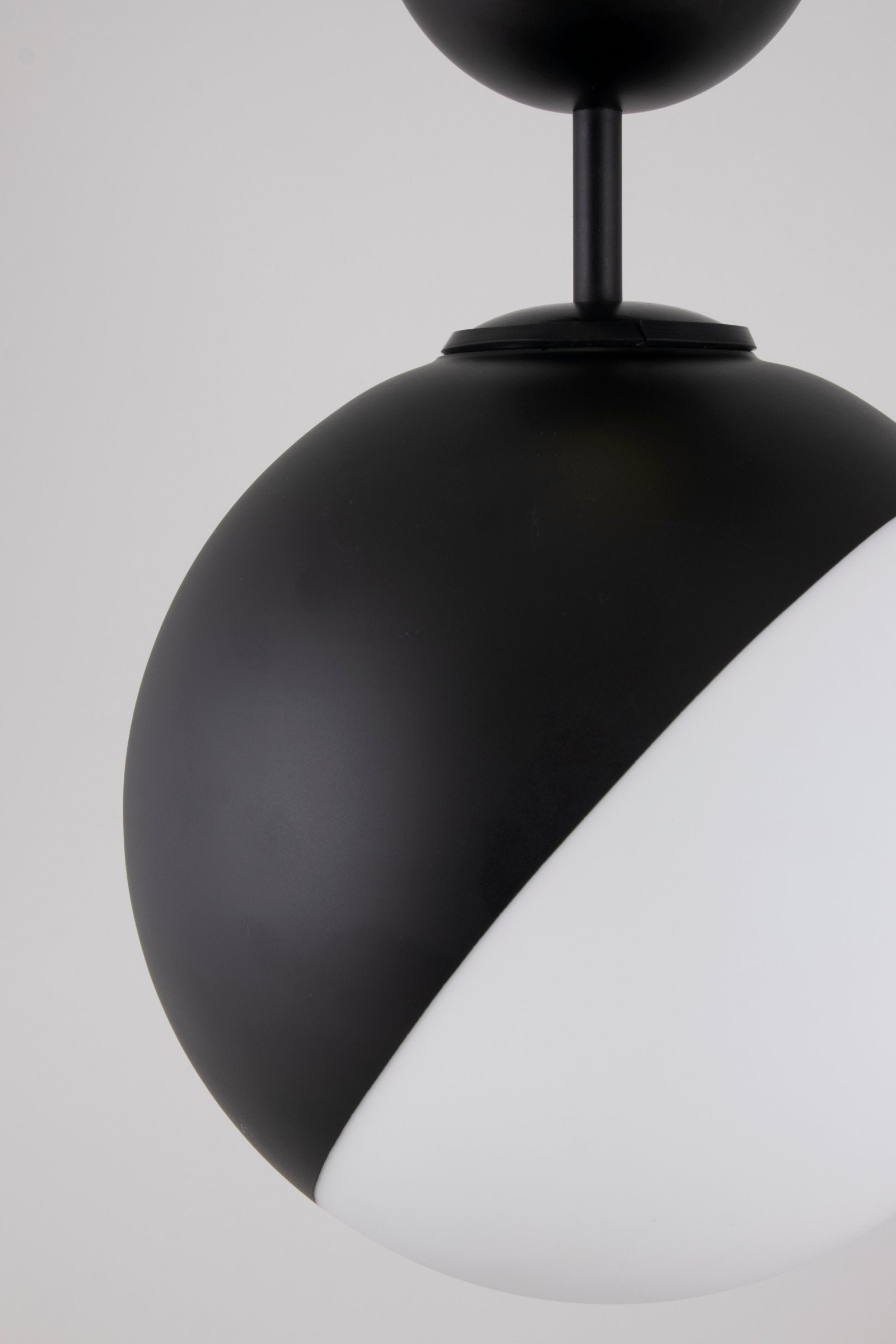 Plafond Contur 25 IP44 Svart/Vit