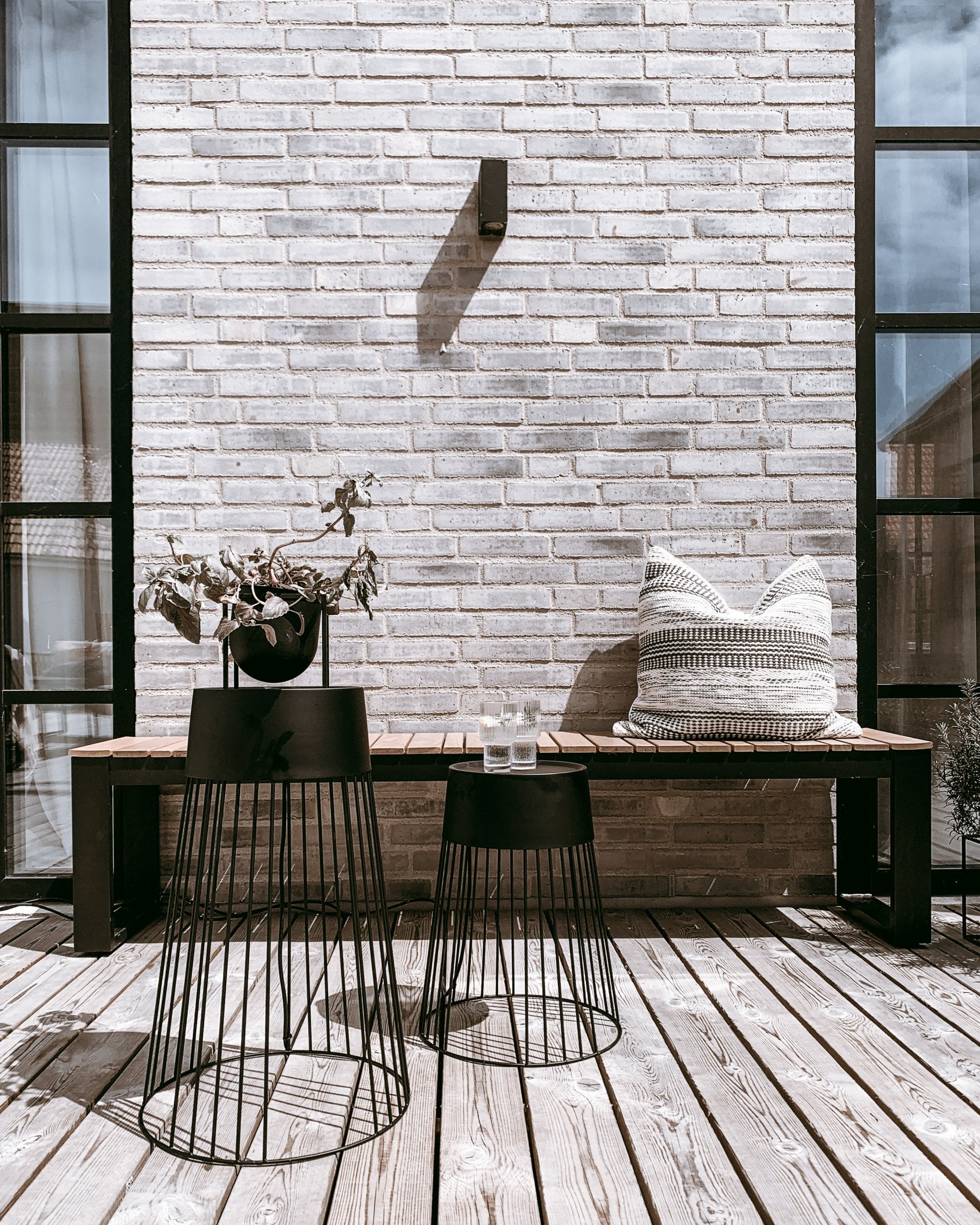 Golvlampa Koster 60 IP44 Svart