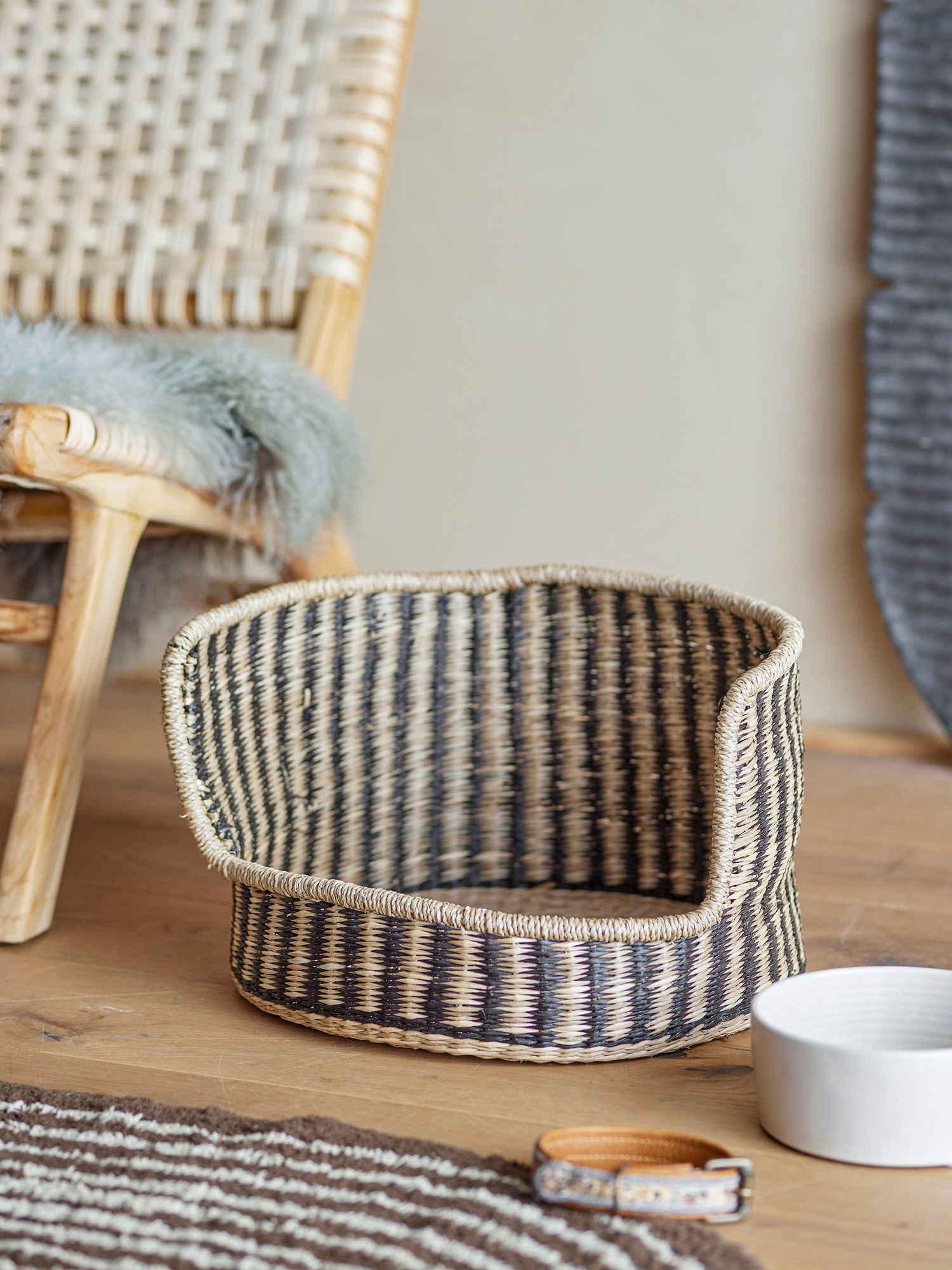 Lenina Hundkorg, Svart